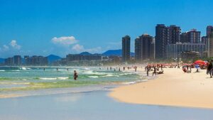 Grupo de vinte banhistas é resgatado do mar da Barra da Tijuca Grupo de vinte banhistas é resgatado do mar da Barra da Tijuca