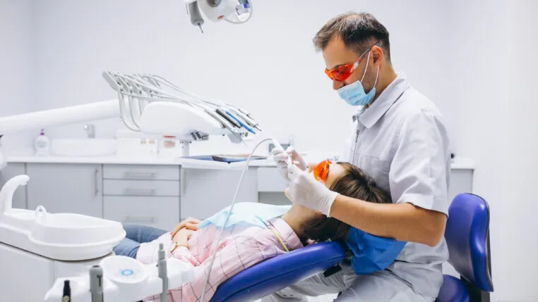 Entenda o que muda com a proibição da harmonização facial como especialidade odontológica