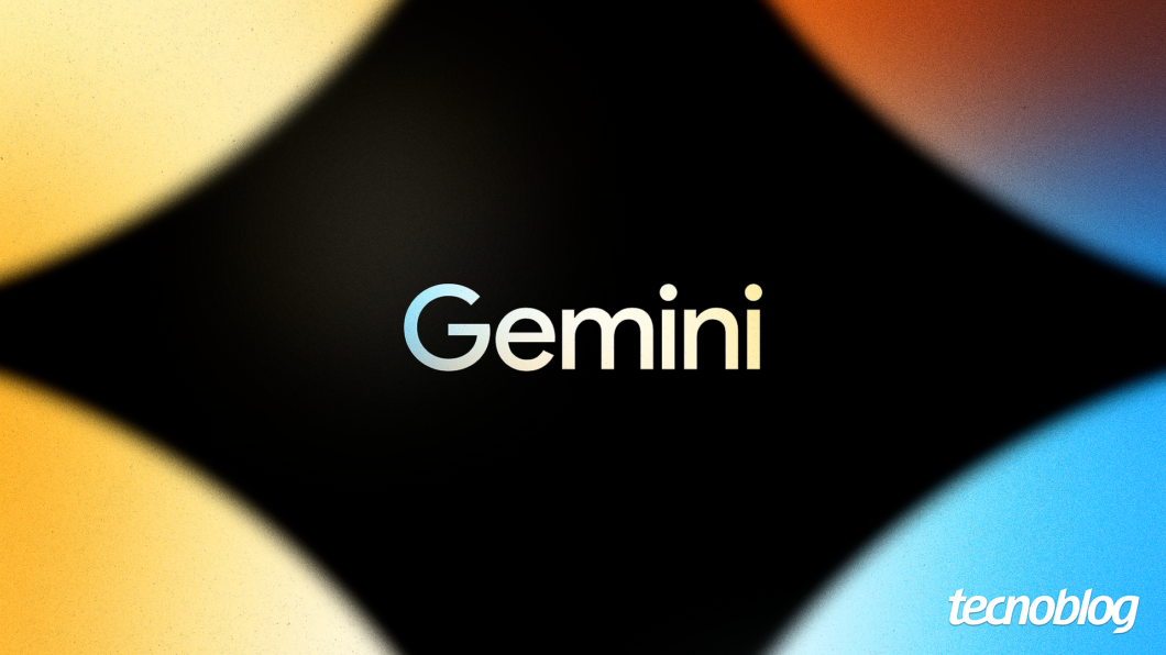 A palavra "Gemini" está escrita centralizada em letras estilizadas e com um leve degradê que transita suavemente do azul-claro (na letra G) para um tom amarelado sutil (nas últimas letras). O fundo principal é preto, mas possui um formato que lembra um losango de bordas curvas e macias. Fora dessa área escura central, os quatro cantos da imagem revelam um fundo iluminado e desfocado com texturas granuladas em tons de amarelo, laranja e azul. No canto inferior direito, destaca-se o logotipo do site "tecnoblog" em letras brancas.