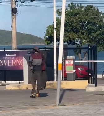 Moradores relatam clima de medo após aumento de pessoas armadas circulando por Iguaba Grande Moradores relatam clima de medo após aumento de pessoas armadas circulando por Iguaba Grande
