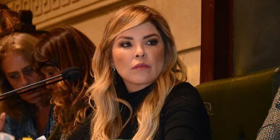 A Polícia Civil prendeu nesta quinta-feira (24) a ex-vereadora Verônica Costa, investigada por tortura e tentativa de homicídio contra o ex-marido.