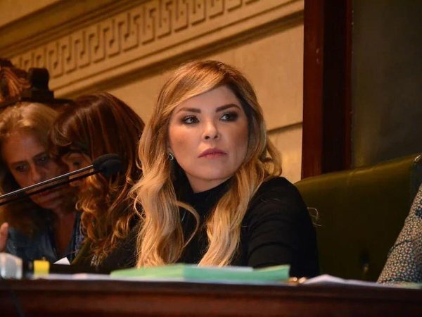 Ex-vereadora Verônica Costa, a ‘Mãe Loira’ do funk, condenada por torturar o ex-marido, é presa em Petrópolis