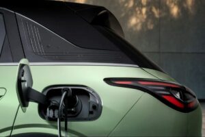 Geely lança carregador ultrarrápido que recarrega carro em 8 minutos Geely lança carregador ultrarrápido que recarrega carro em 8 minutos
