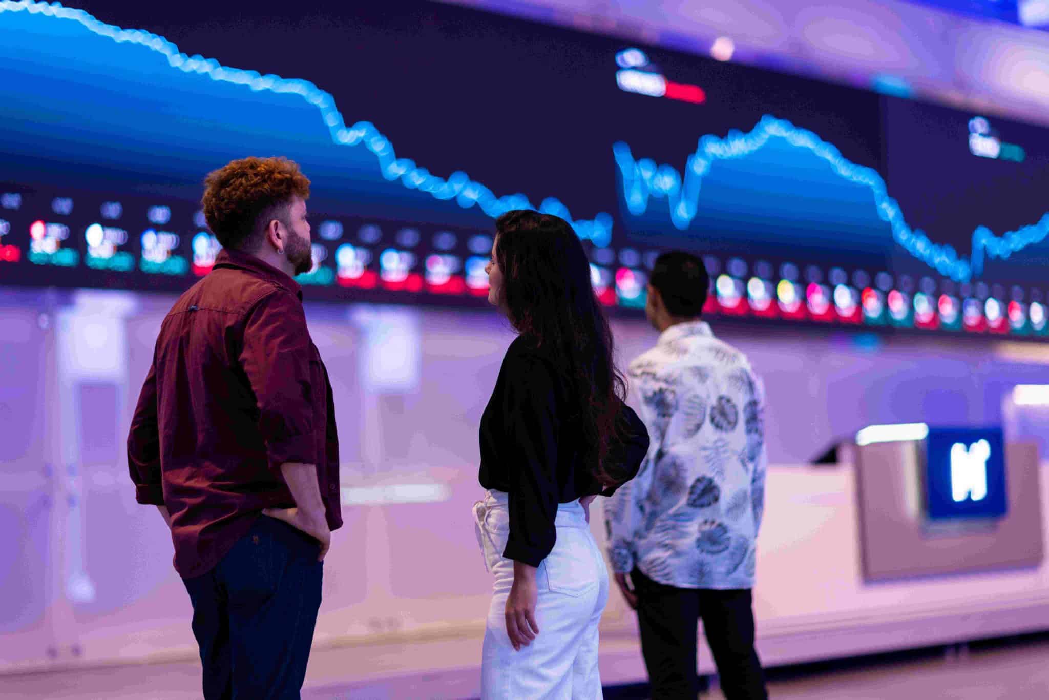 Ibovespa sobe com ajuda dos bancos e do varejo, apesar da queda da Petrobras