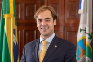 Suposto assessor de Jorge Felippe Neto é abordado com R$ 80 mil em espécie na Avenida Brasil Suposto assessor de Jorge Felippe Neto é abordado com R$ 80 mil em espécie na Avenida Brasil
