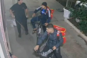 Polícia indicia 13 pessoas pela morte de homem espancado em Copacabana Polícia indicia 13 pessoas pela morte de homem espancado em Copacabana