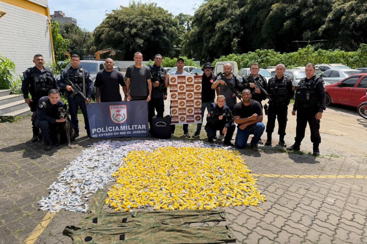 Ação conjunta apreende mais de 5 mil pinos de cocaína e 1,2 mil pedras de crack em Teresópolis Ação conjunta apreende mais de 5 mil pinos de cocaína e 1,2 mil pedras de crack em Teresópolis