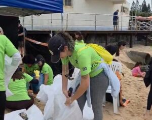 Mutirão recolhe lixo e alerta para impactos ambientais em Macaé
