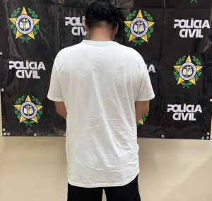 Homem viola medida protetiva ao responder ex em grupo em Pádua