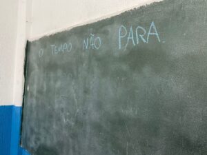 Apagão: nº de professores idosos mais do que dobra, e o de jovens cai