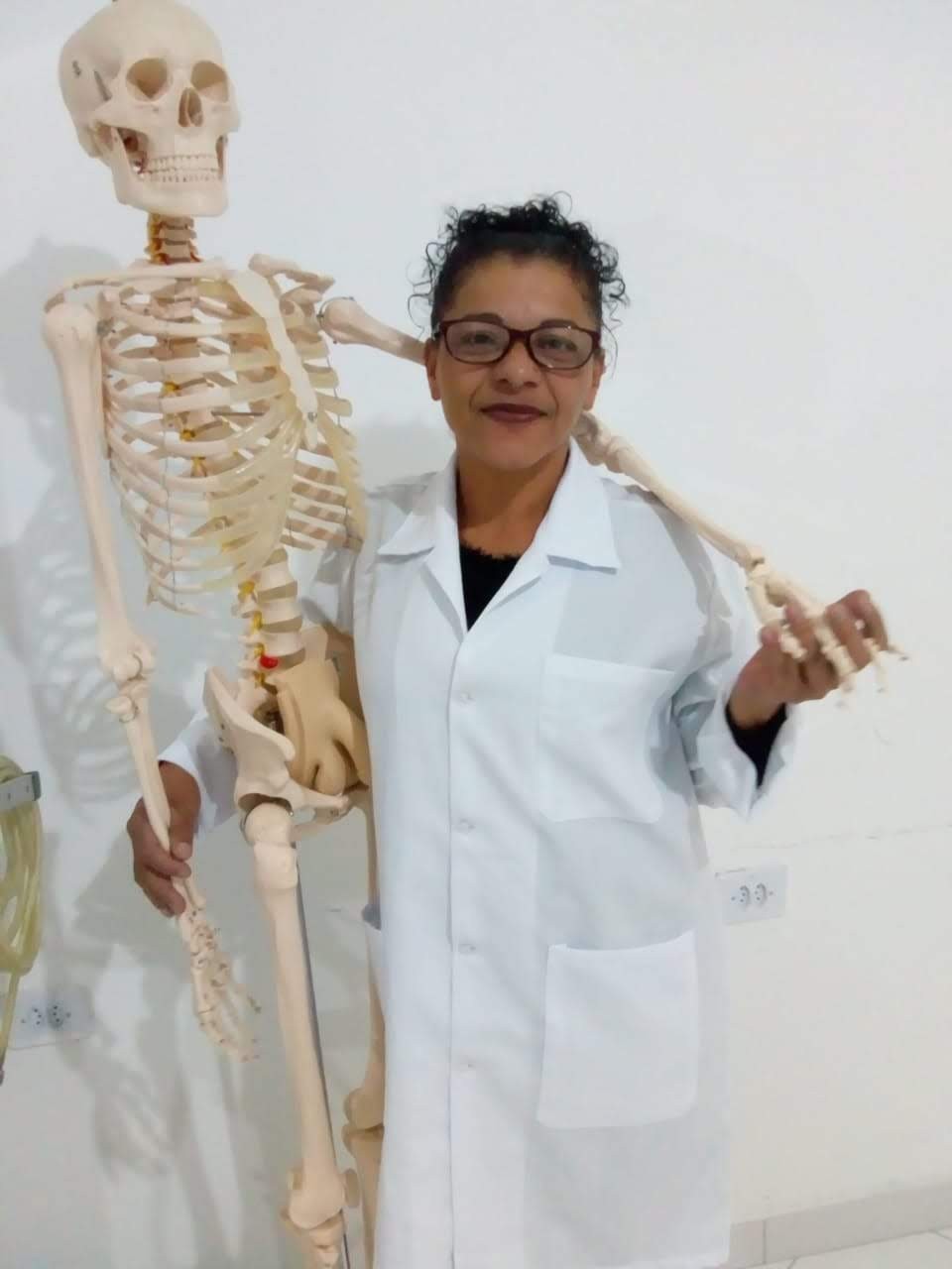 'Tem que assistir ao g1': aluna do EJA tira 9 em geografia e comemora nota com o neto