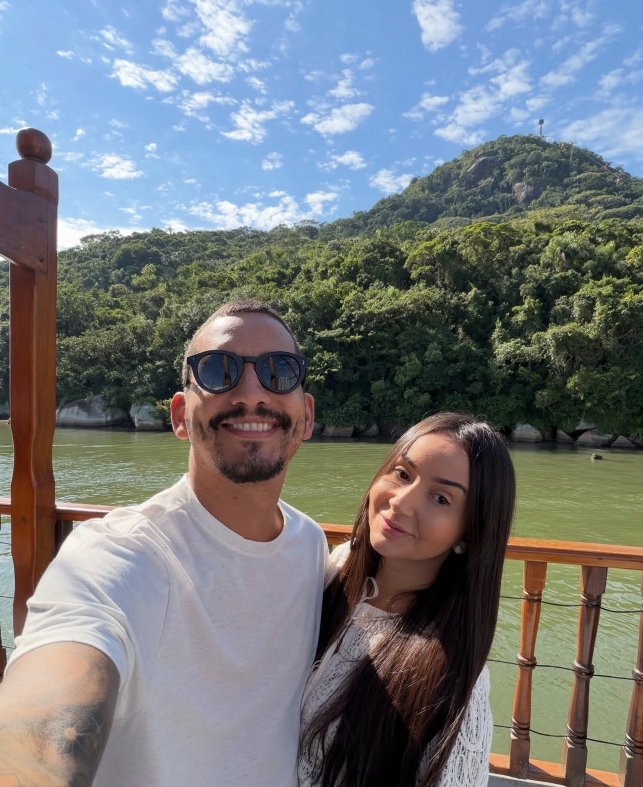 'Digam a verdade': marido de Marta Oliveira cobra respostas sobre morte da influenciadora