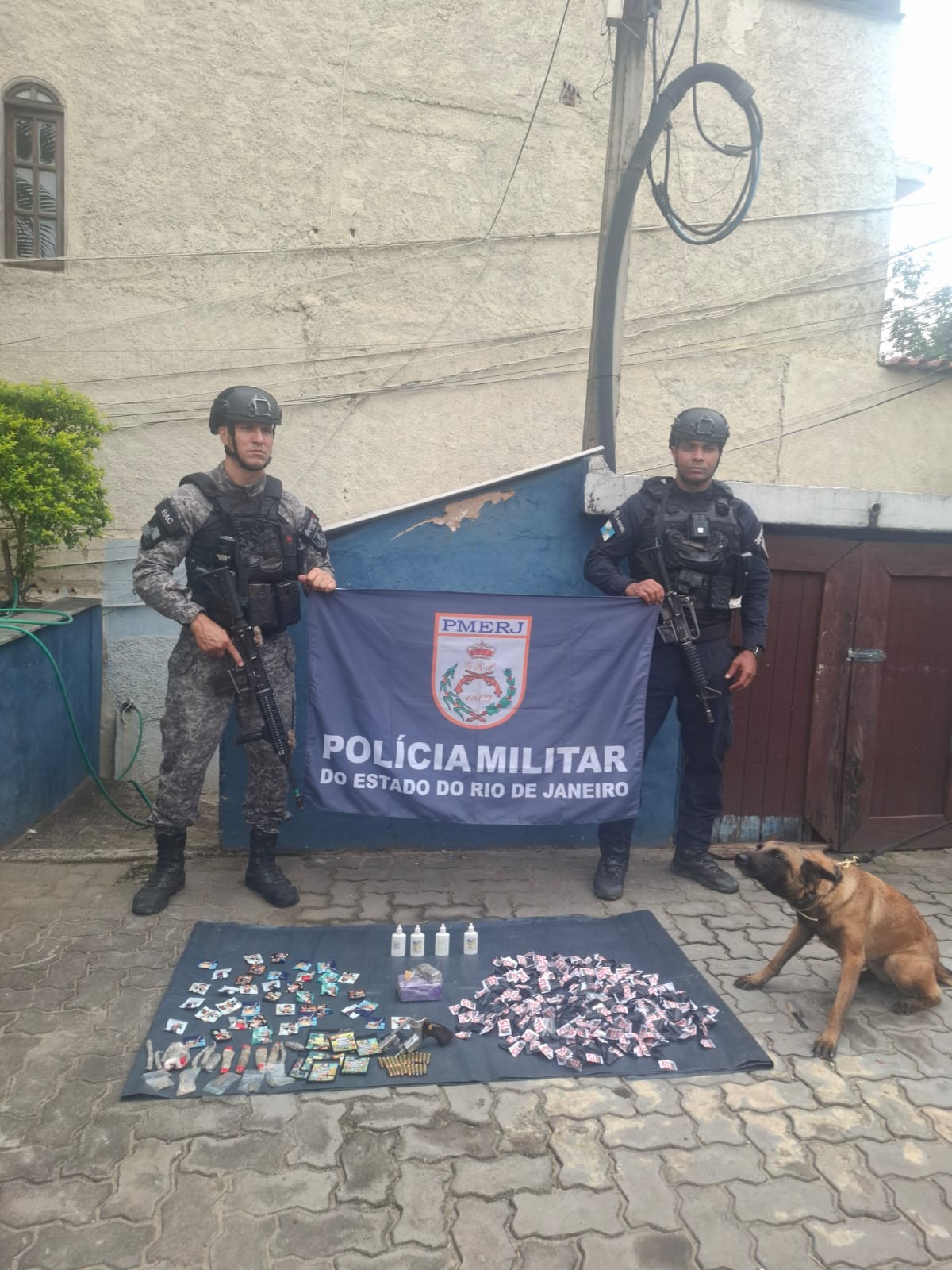 Operação prende homem e apreende drogas e arma em Três Rios Operação prende homem e apreende drogas e arma em Três Rios