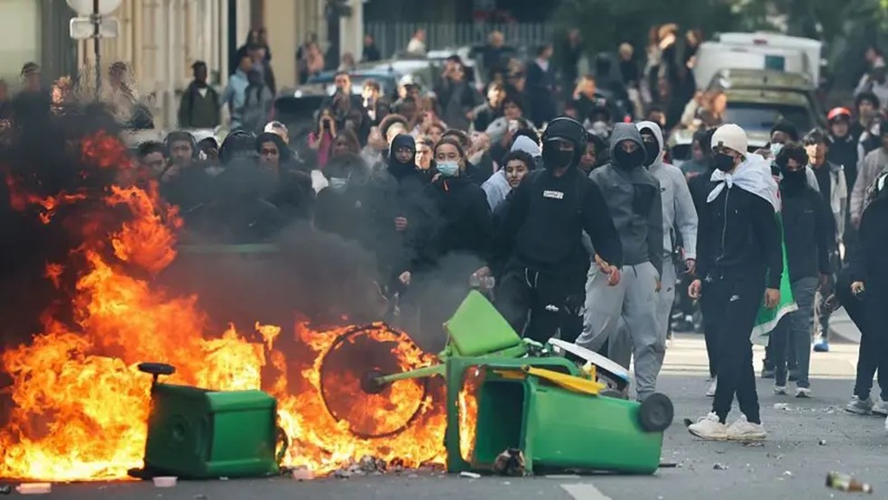 Os protestos se espalharam por toda a França, e alguns estudantes universitários agora estão se juntando a eles — Foto: AFP via Getty Images