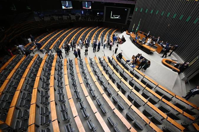 Bancada feminina cresce na Câmara Federal e chega a 109 deputadas em 2027