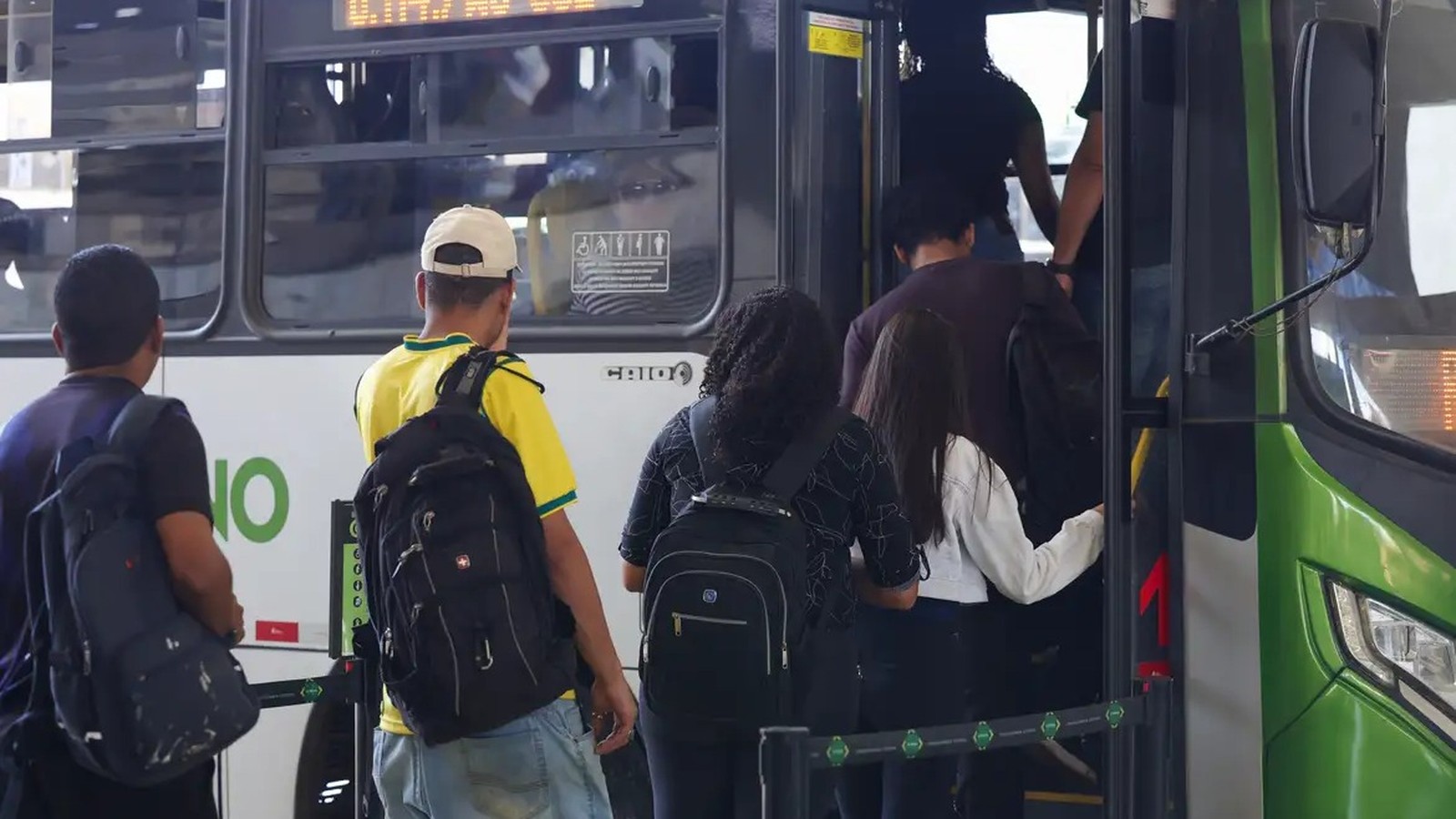 Vai votar em outro município? Veja horários, documentos e regras para o transporte gratuito no segundo turno