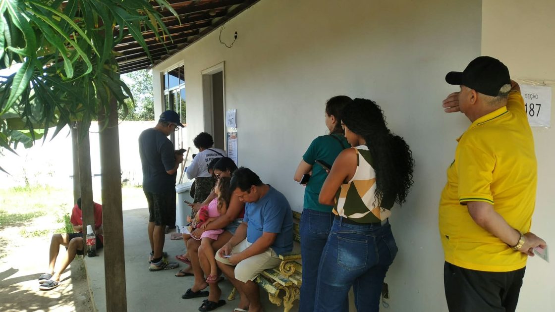 Votação mais demorada forma filas em seções eleitorais da Região dos Lagos