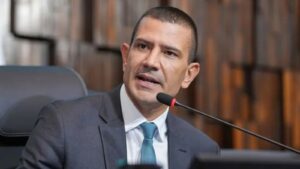 Retotalização dos votos ao Governo do Rio confirma vitória de Douglas Ruas no 1º turno neste sábado