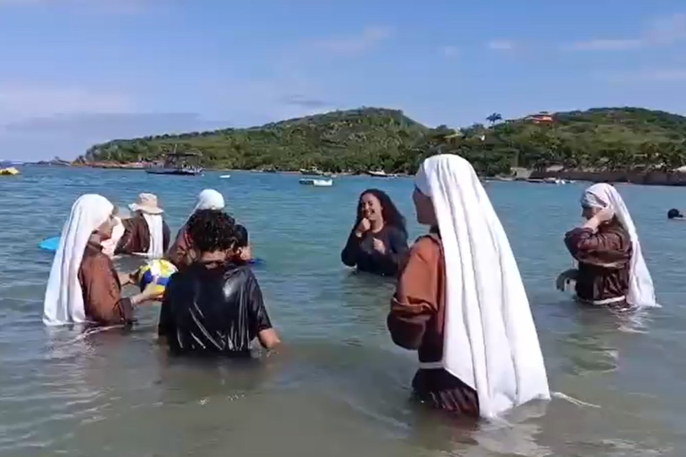 A vestimenta faz parte da identidade das religiosas e acompanha o grupo também nas férias. — Foto: Arquivo pessoal