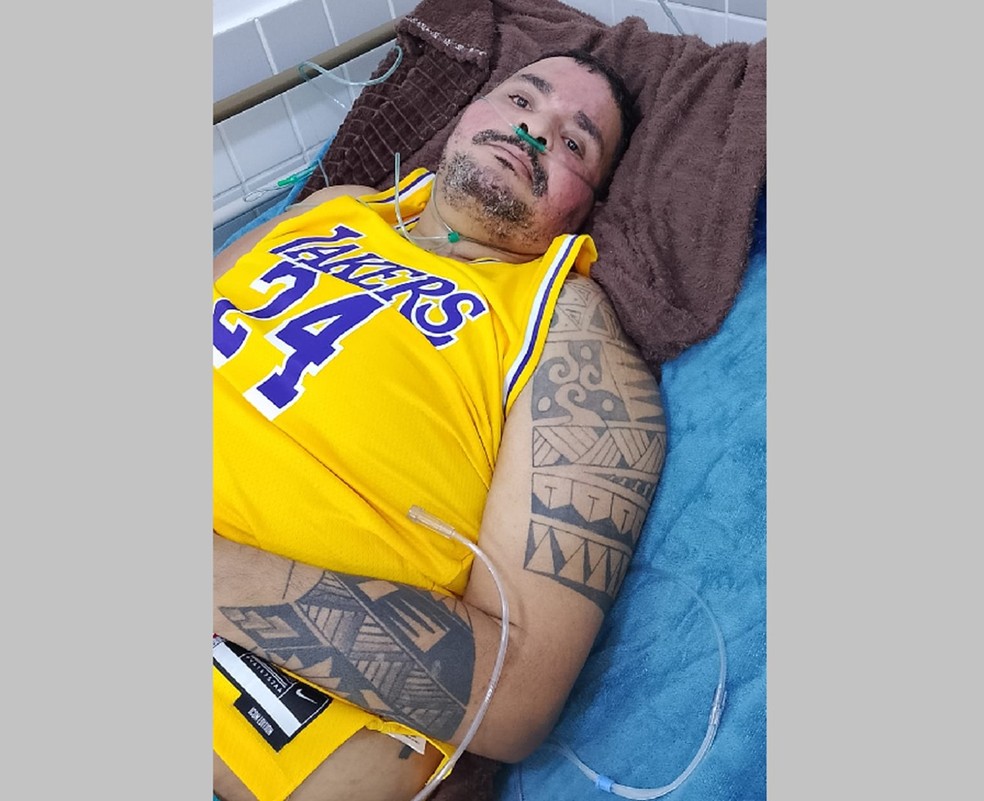 Jorge Luiz Queiroz, de 41 anos, tem esclerose lateral amniotrófica (ELA) e depende de cuidados contínuos desde janeiro deste ano. — Foto: Arquivo Pessoal