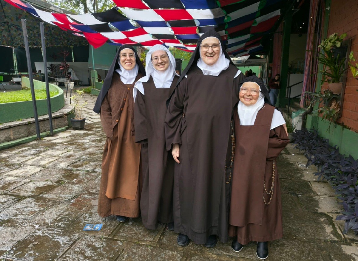 Monjas de clausura deixam convento para votar em Teresópolis