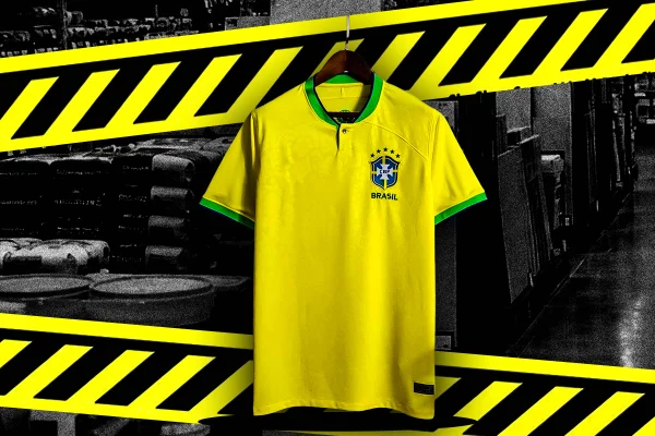 Justiça proíbe empresa de incentivar funcionários a usar camisa da seleção brasileira durante campanha eleitoral após ação do Sindicato dos Comerciários Justiça proíbe empresa de incentivar funcionários a usar camisa da seleção brasileira durante campanha eleitoral após ação do Sindicato dos Comerciários